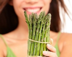 3 Alasan Makan Asparagus Bisa Bantu Turunkan Berat Badan