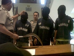 Tiga ABG Sadis Ini Dibekuk Setelah Malang Melintang Jadi Perampas Ponsel