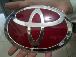 Pengguna Mobil Toyota Berburu Emblem Ini