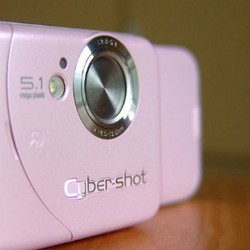 Cyber-shot Kembali, Kamera Ponsel Sony Lebih Bertaji?