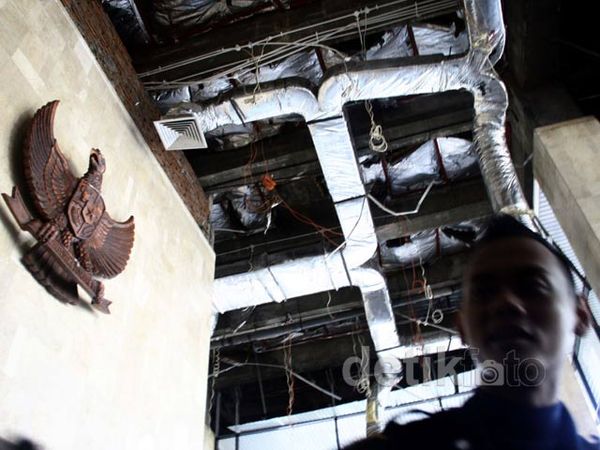 Pimpinan KPK Tinjau Plafon yang Ambruk