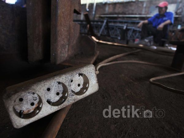 Pemadaman Listrik Ganggu Aktivitas Warga