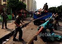 PKL di Kawasan Masjid Akbar Ditertibkan