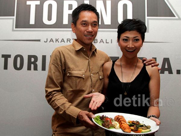 Indy Barends & Suami Buka Restoran Italia