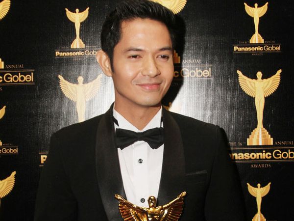 Dude Harlino Jadi Aktor Terfavorit, Naysila Mirdad Tersenyum