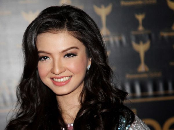 Lekuk Tubuh Langsing Si Cantik Raline Shah