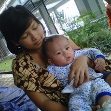 Rumah Kebanjiran, Bayi Berusia 5 Bulan Ini Terpaksa Mengungsi