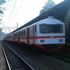 Waspada Melintasi Perlintasan Kereta Pocin, Nyawa Taruhannya