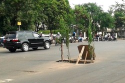 Awas, Sebagian Jembatan Kayu Putih Ambles