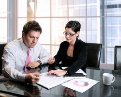 Bekerja di Kantor yang Didominasi Wanita? Atasi dengan 4 Cara Ini