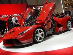 Ferrari Bagi Bonus Pekerja Ratusan Juta Rupiah