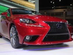 Mobil Mewah Lexus yang Irit BBM