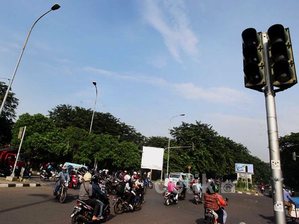 Lampu Merah Padam, Lalin Semrawut