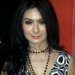 Iis Dahlia Siapkan Duetnya dengan Penyanyi Besar 