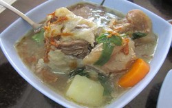 Hangat Sedap Sop Buntut Bikinan Ibu Henny