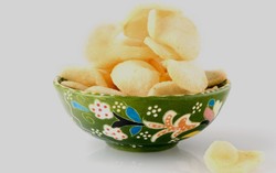 Si Kriuk-kriuk Renyah Membuat Santapan Soto Jadi Meriah