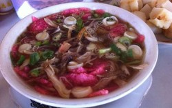 Sroto Sokaraja, Makin Enak Diaduk dengan Sambal Kacang