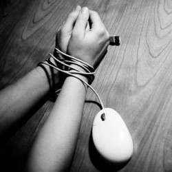 Pria Ini Minta Dipenjara Karena Kecanduan Internet