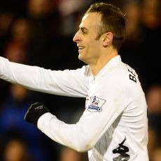 Berbatov Sedang Happy and Hot