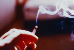 Bangun Tidur Langsung Merokok, Risiko Kanker Mulut & Paru-paru Lebih Besar