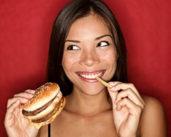 Penyebab Nafsu Makan Selalu Menggila Saat Sore Hari