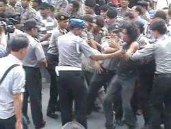 Eksekusi Rumah di Medan Diwarnai Kericuhan, 3 Orang Diamankan Polisi