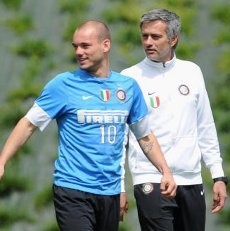 Mourinho Siap Kalahkan Dua Teman Tersayang