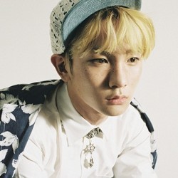 Ingin Irit, Key SHINee Warnai Rambut Sendiri di Rumah