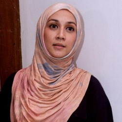 Dina Lorenza Tak Takut Digoda Pria Setelah Berjilbab