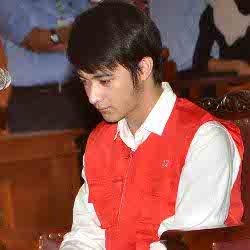 Eza Jalani Sidang Perdana, Anwar Fuadi & Ki Kusumo Dukung Rasti