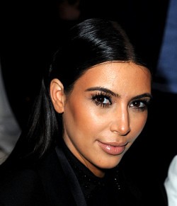 Kim Kardashian Palsukan Kehamilannya?