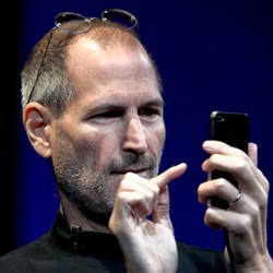 2 iPhone Terbaru Masih Sentuhan Steve Jobs
