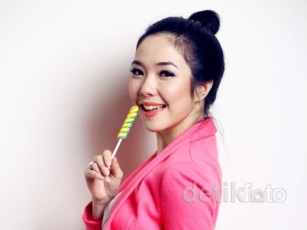 Senyuman Ceria Gisel