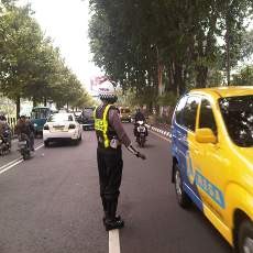 Buruh Datangi Mapolda Jatim, A Yani Macet