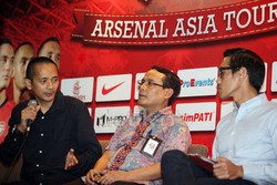 Penjualan tiket perdana secara ekslusif, akan dimulai pada tanggal 7 April - 7 Mei 2013 selama satu periode. Sedangkan untuk penjualan tiket dengan harga normal dimluai pada tanggal 8 Juni 2013 sampai dengan hari pertandingan.