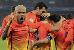 Xavi Hernandes sepertinya akan menjadi pahlawan Barca saat dia dengan sempurna mengeksekusi penalti di menit 89. REUTERS/Gonzalo Fuentes.