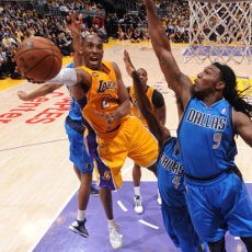 Taklukkan Mavs, Lakers Pelihara Peluang ke Playoff