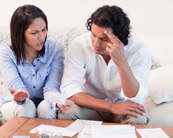 Pasangan Pelit atau Boros? Kenali Tipenya Agar Pernikahan Langgeng