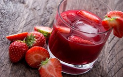 Segelas Jus Strawberry Segar Mampu Tambah Daya Tahan Tubuh
