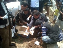 3 Pria Mencurigakan Kubur Janin di Pojok Lapangan, Polisi Turun Tangan