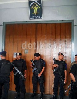 Komisi III Kunjungi Hugos Cafe & LP Sleman