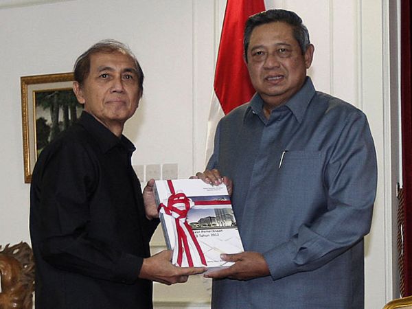 BPK Serahkan IHPS kepada SBY