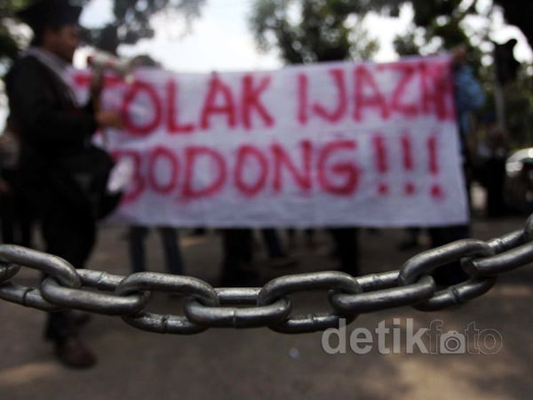 Mahasiswa dan Alumni Unas Tolak Ijazah Bodong