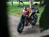 Tampang Garang KTM Duke 200