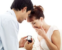 6 Cara Romantis Melamar Pasangan yang Pernah Dilakukan