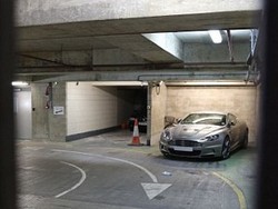 Lahan Parkir Pribadi untuk 1 Mobil di London Dijual Rp 4 Miliar