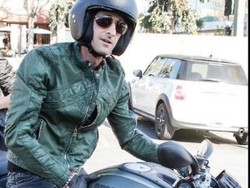 Adrien Brody Setia dengan Ducati 