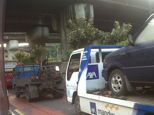 Pahlawan pun Butuh Bantuan