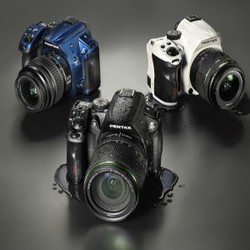 Kamera DSLR K-30 Hadir dengan 15 Pilihan Warna