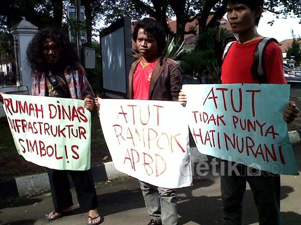 Gubernur Banten Didemo Terkait Rumah Dinas